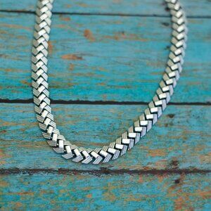 16 inch, Vintage Arrows Silver Tone Choker Necklace by Western Germany - P30